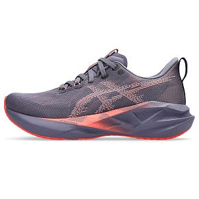 Кроссовки женские Asics: Novablast 5